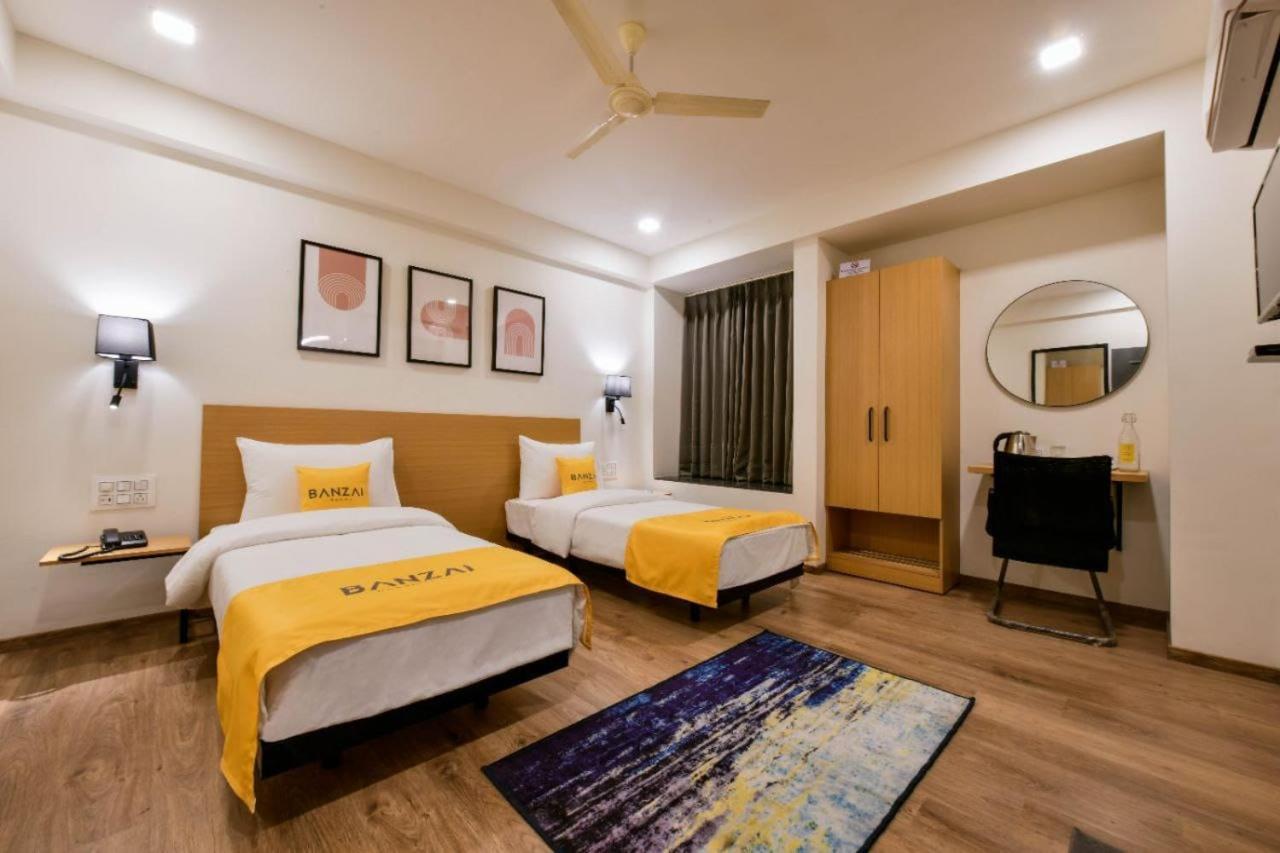 Banzai Rooms Nashik Eksteriør billede